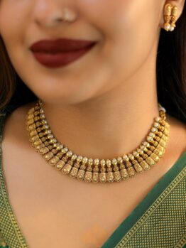 Lerora Elegant Pearl Short Necklace – Timeless Sophistication ✨