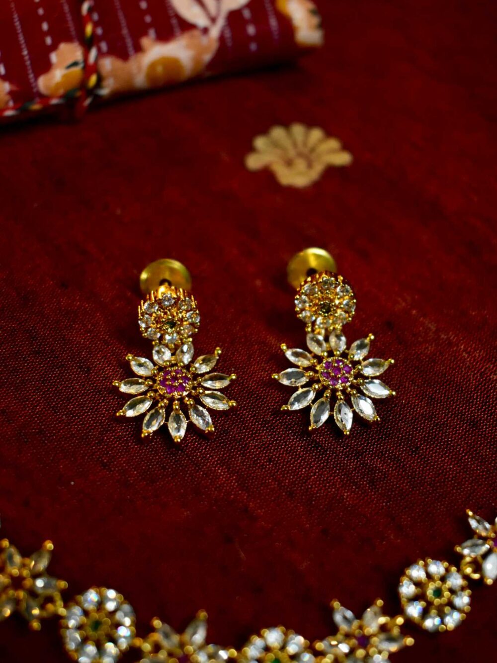 Lerora Two Layered Flower Gold Necklace Set LJ2 - Image 3