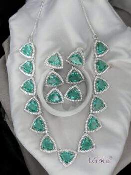 💚✨Lerora Crystal Green Triangle Diamond Look Necklace Set LJ10